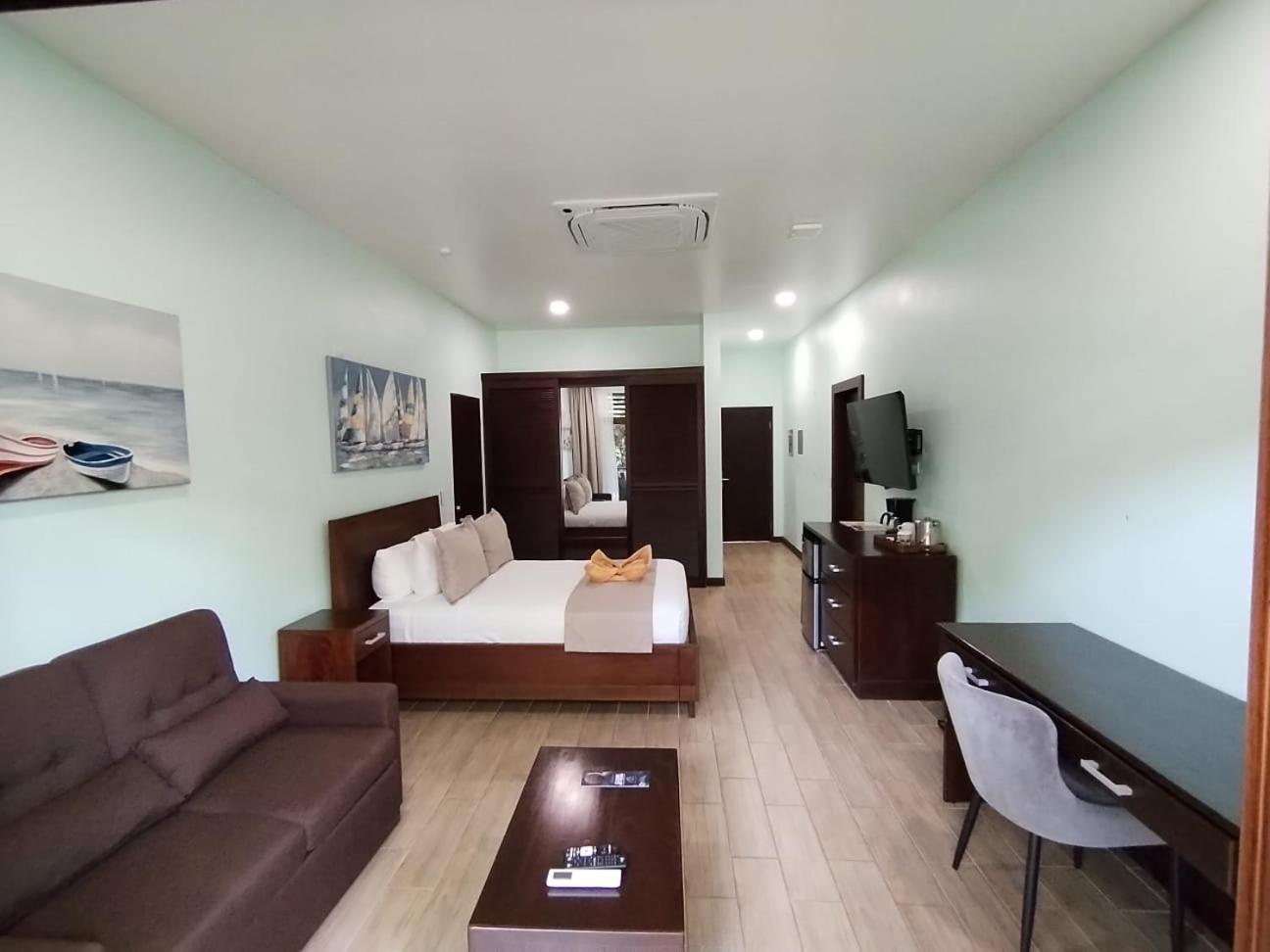 Bungalows Beachfront Hotel Punta Uva Exterior photo