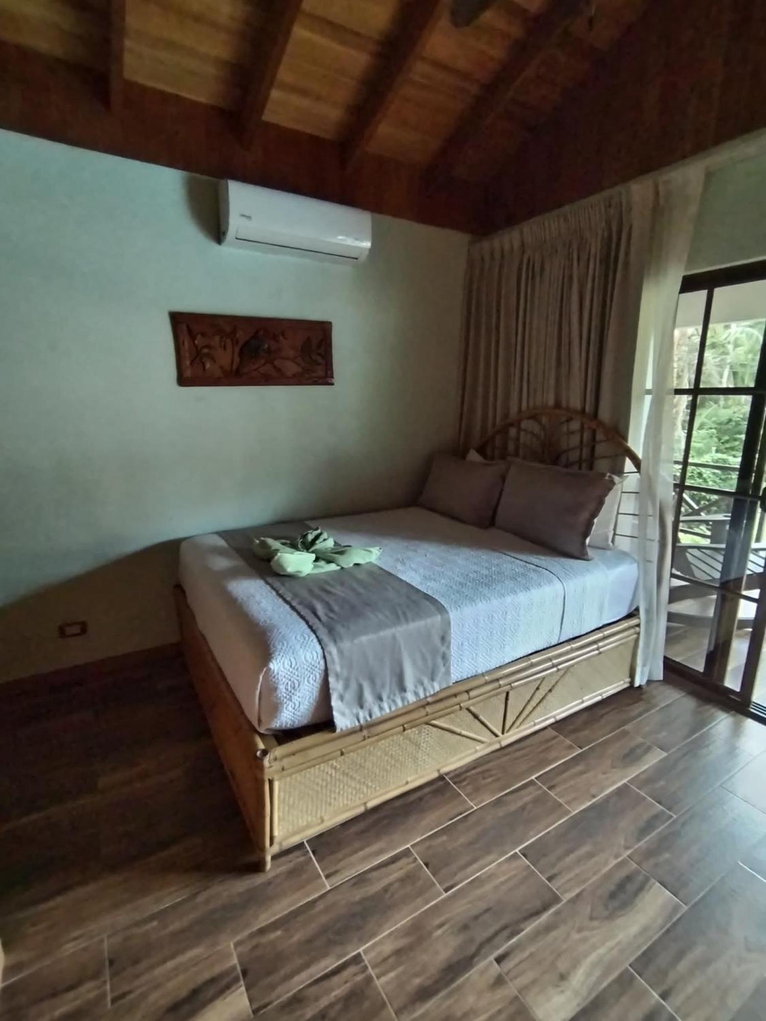 Bungalows Beachfront Hotel Punta Uva Exterior photo