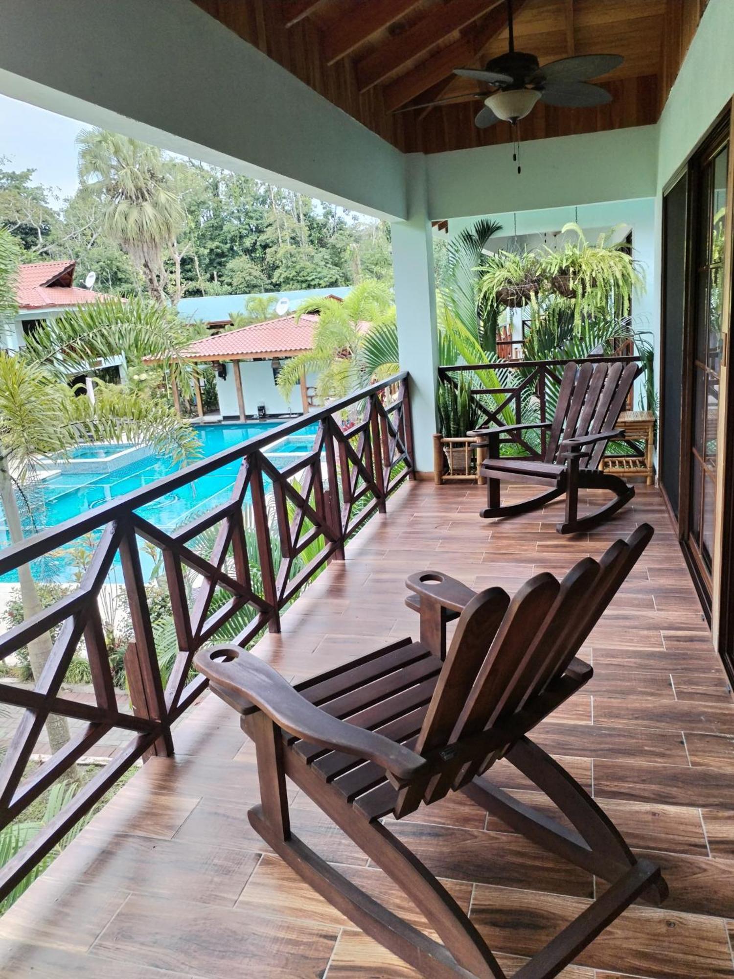 Bungalows Beachfront Hotel Punta Uva Exterior photo