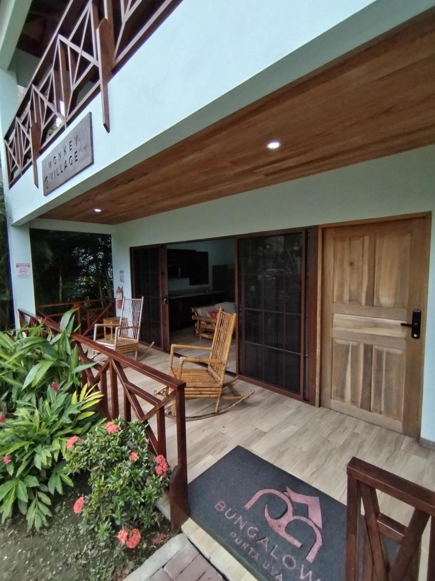 Bungalows Beachfront Hotel Punta Uva Exterior photo