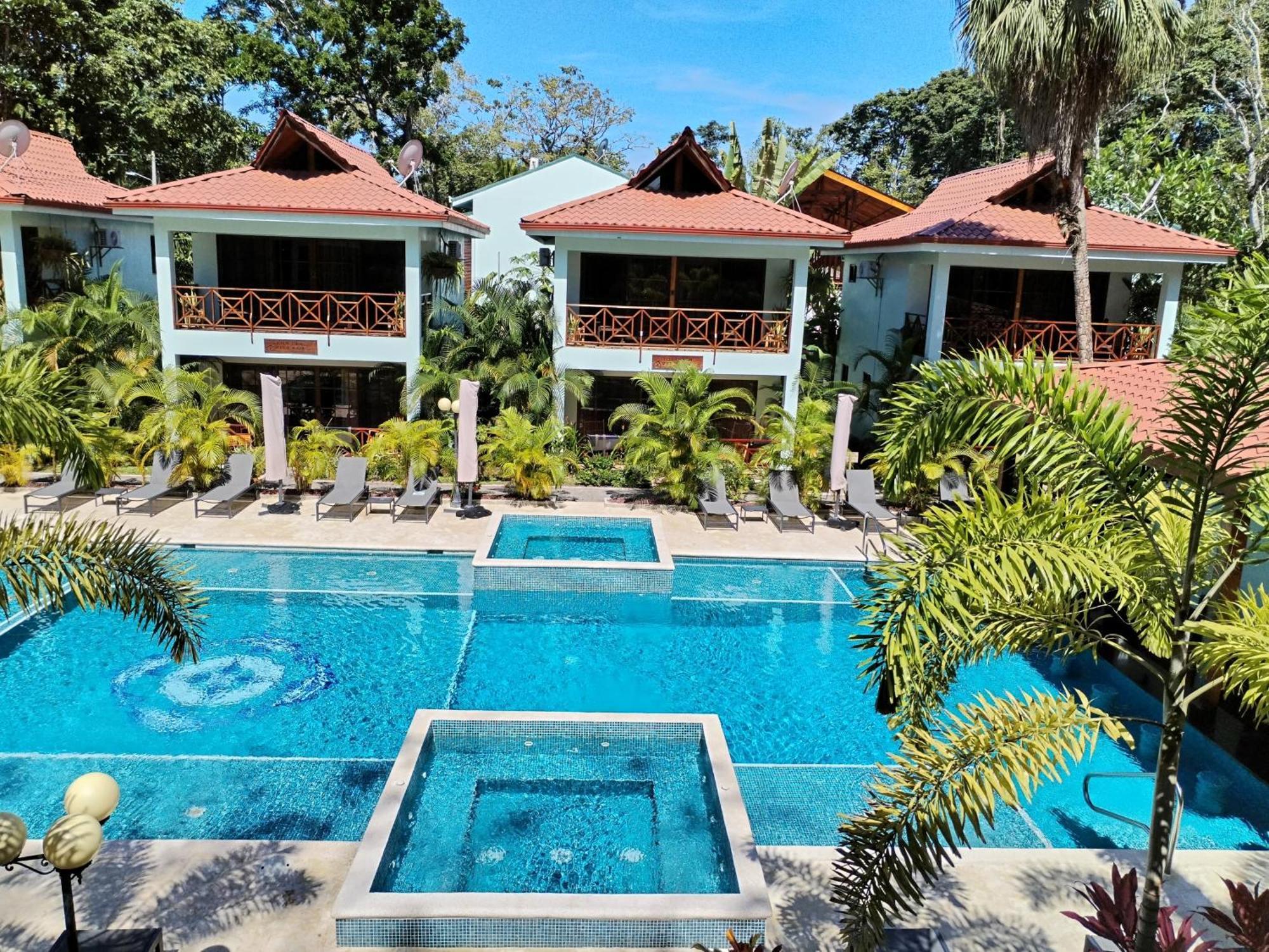 Bungalows Beachfront Hotel Punta Uva Exterior photo